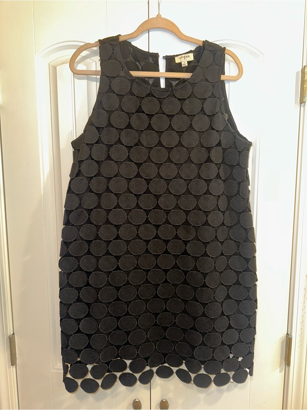 Umgee Black Sleeveless Circle Appliqué Shift Dress